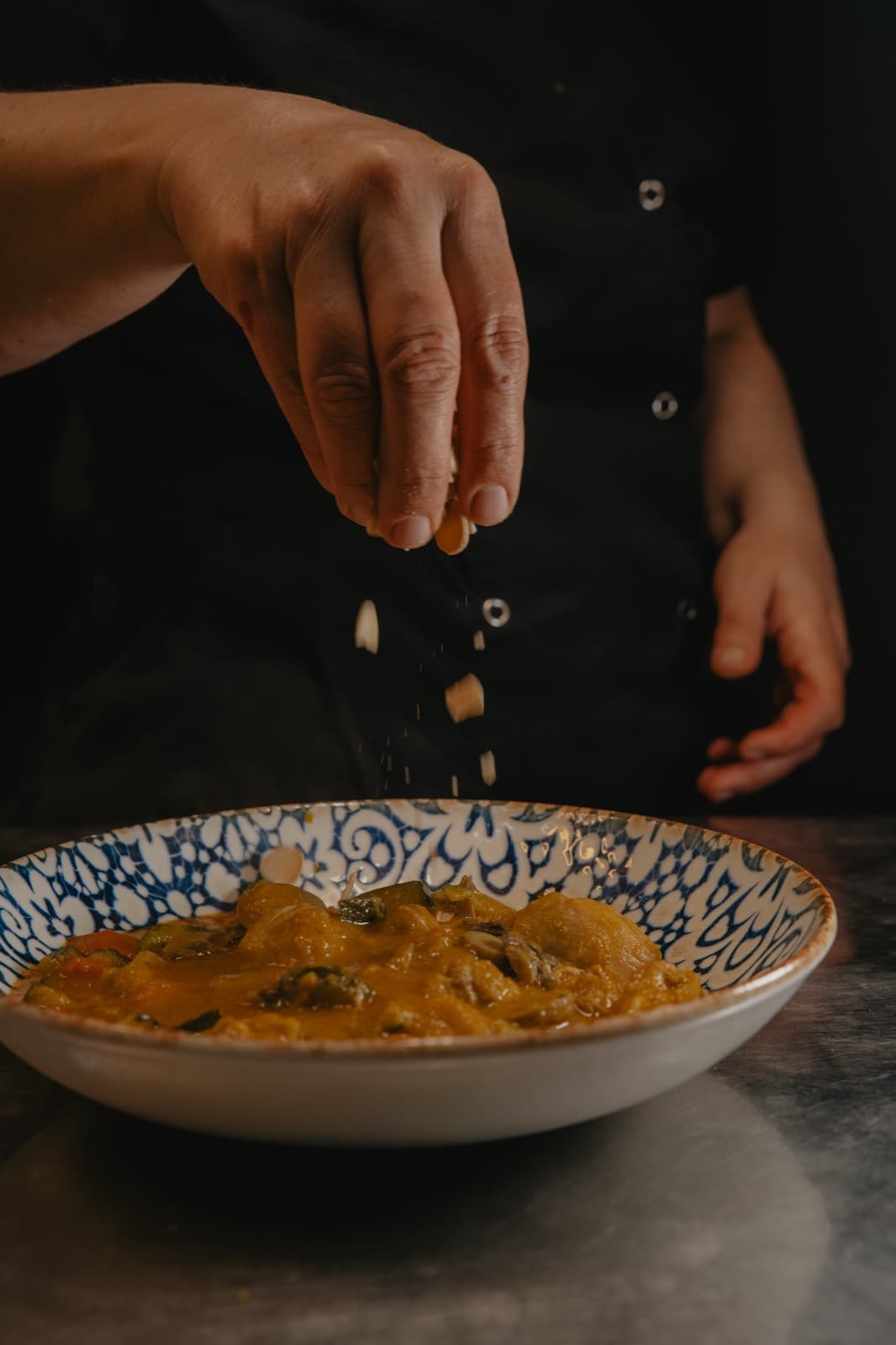 Hummus casero con vino tinto